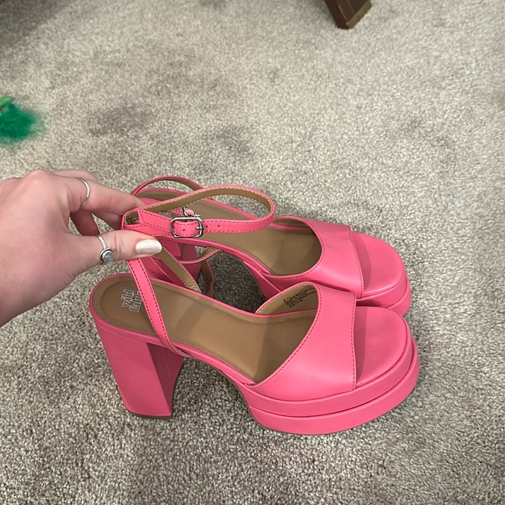 NWOT unworn wild fable Pink Platform strappy heels. 8.5 womens